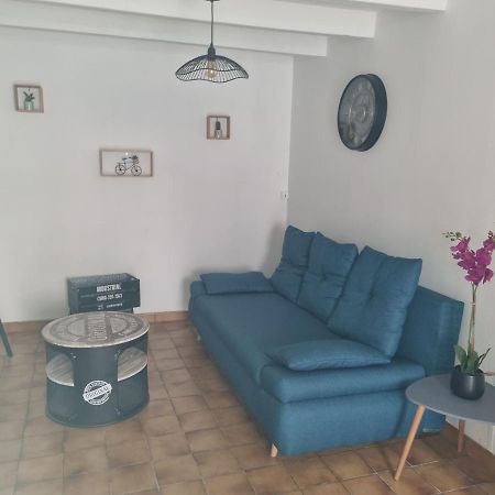 Jolie Petite Maison Dans Village Fortifie Brigueuil Экстерьер фото