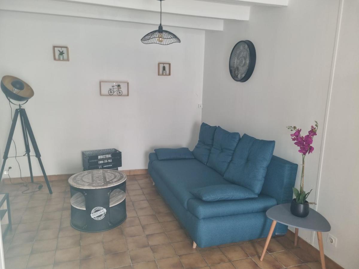 Jolie Petite Maison Dans Village Fortifie Brigueuil Экстерьер фото