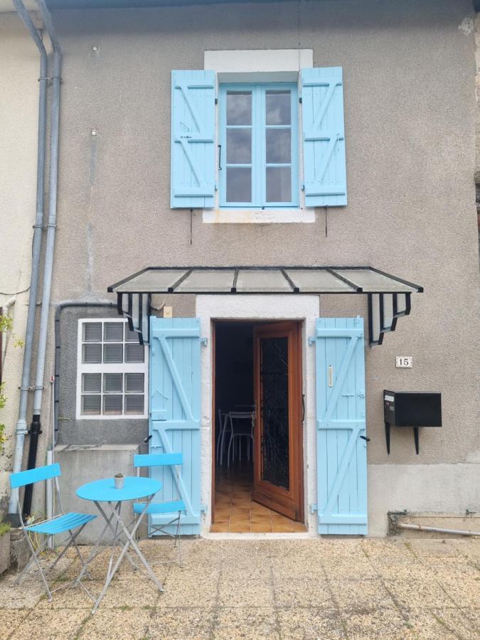 Jolie Petite Maison Dans Village Fortifie Brigueuil Экстерьер фото